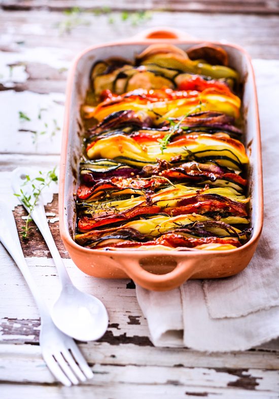 Tian De Pommes De Terre Tomates Courgettes Et Oignons Rouges