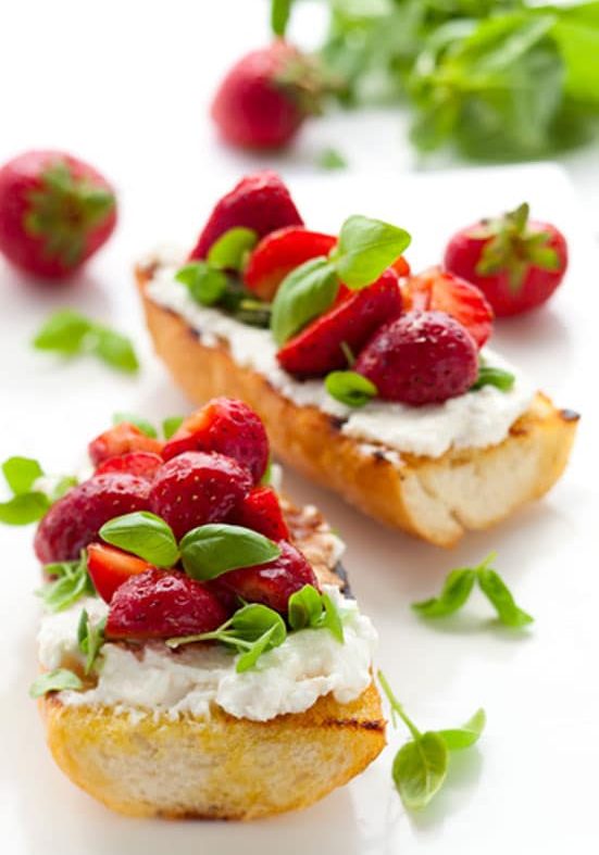 Bruschetta Fraise-Basilic