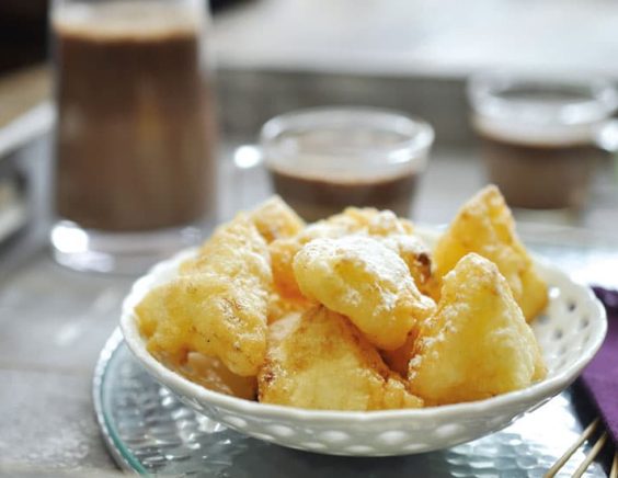 Tempura d'ananas, soupe "chocolat-thé à la bergamote"