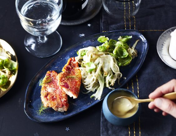 Filet de rouget, sauce à l’orange, fenouil, tombée de choux de Bruxelles