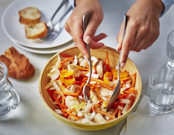 Salade de poulet, endives, carottes, mimolette