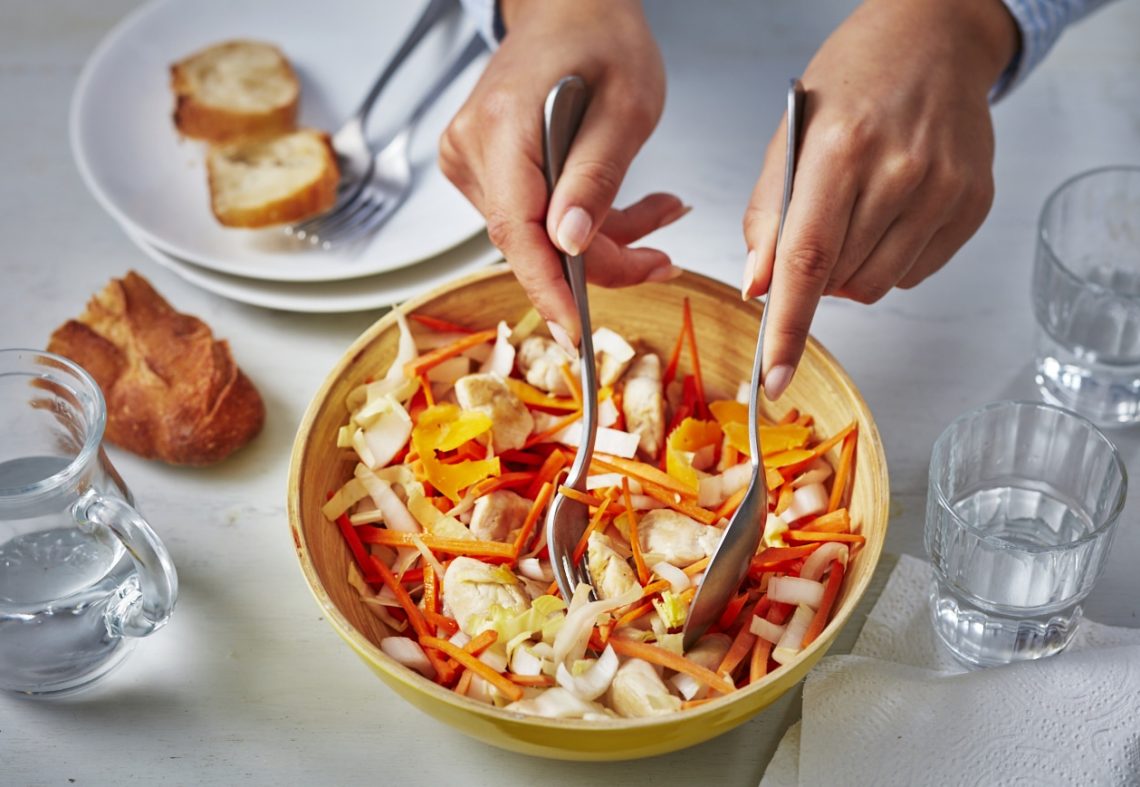 Salade de poulet, endives, carottes, mimolette