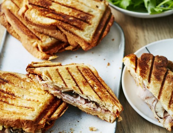 Croque-monsieur aux champignons, jambon, emmental