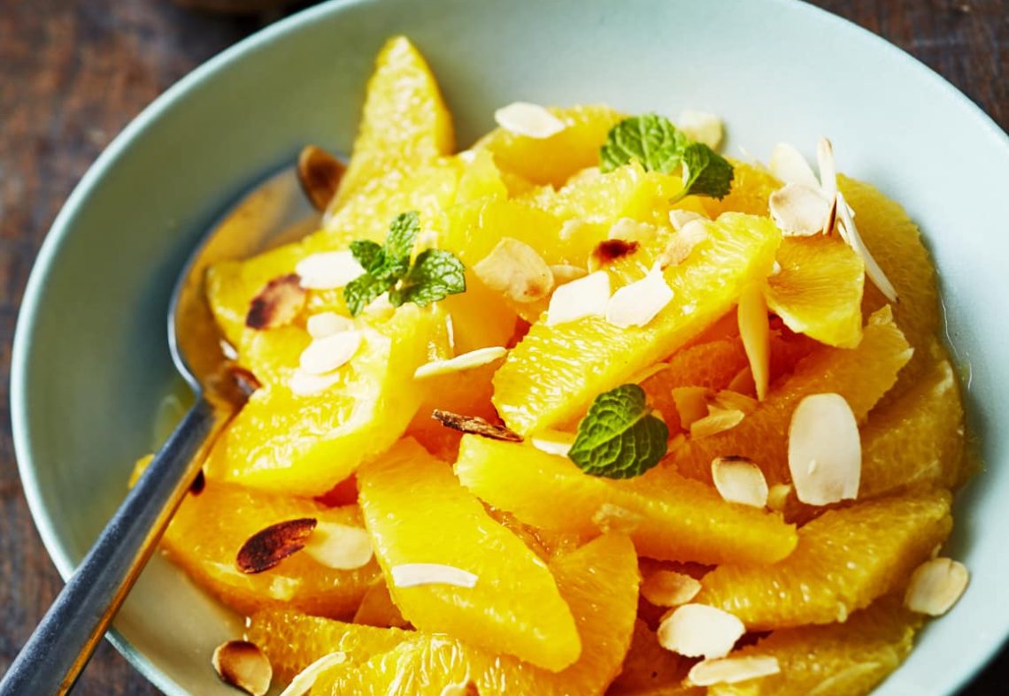 Salade d’orange au miel et amandes effilées grillées