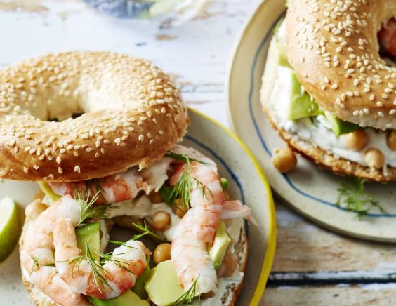 Bagel avocat fromage frais pois chiche crevette aneth, citron