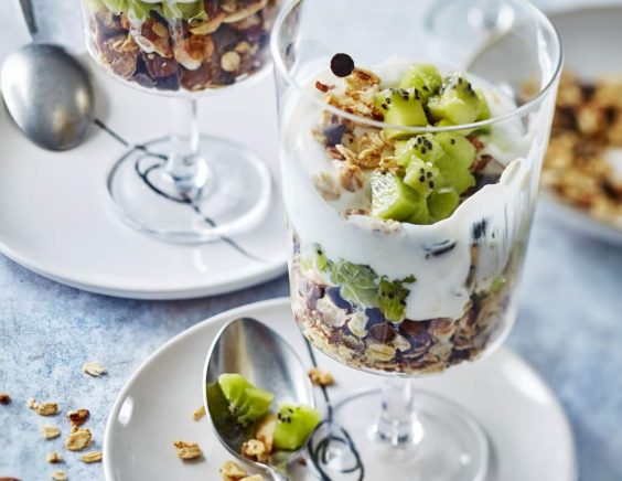 Verrine fromage blanc, kiwi et granola maison