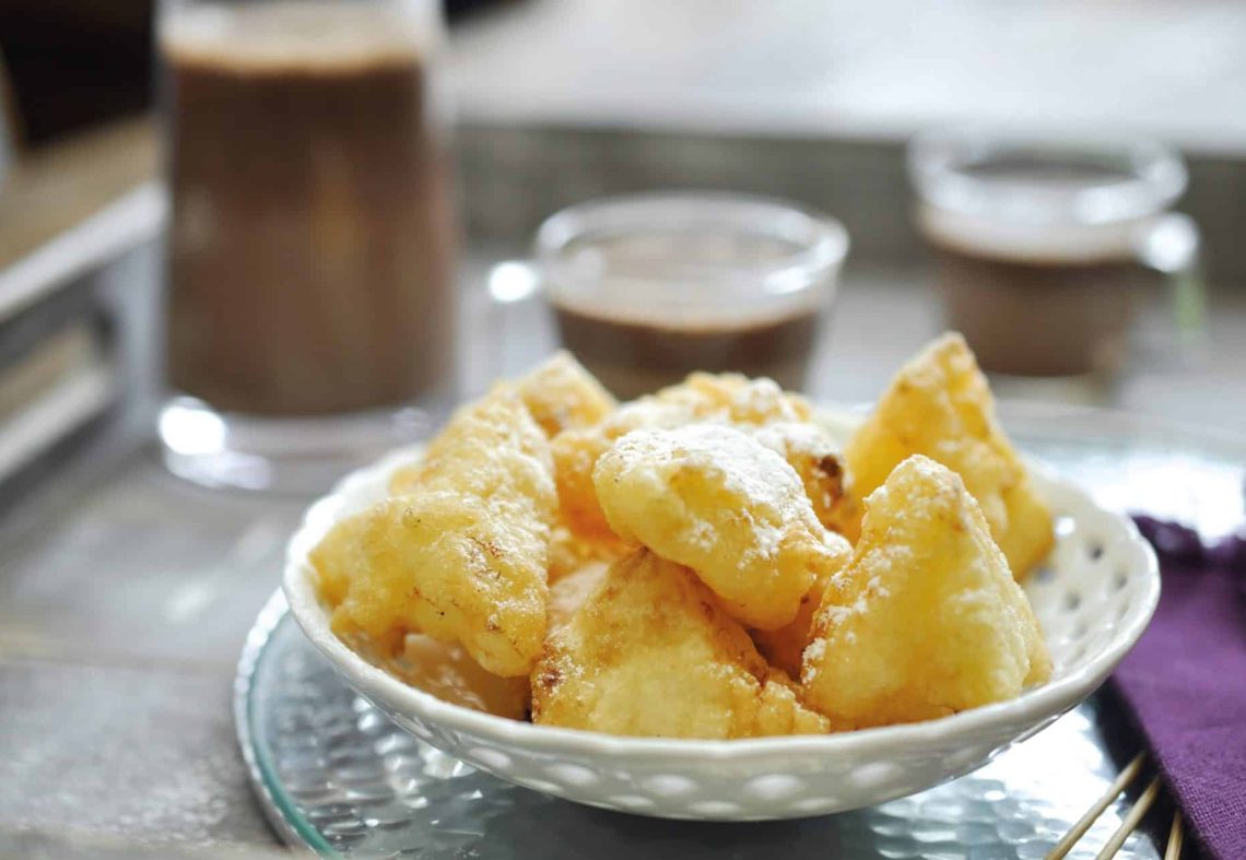 Tempura d'ananas, soupe "chocolat-thé à la bergamote"