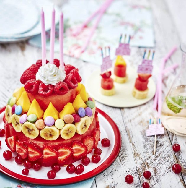 Gateau d'anniversaire frais et fruité