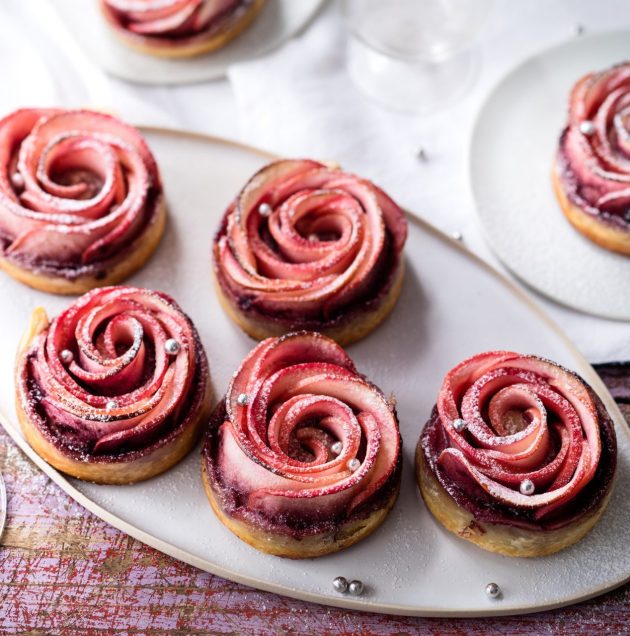 Pétales de pommes en feuilleté