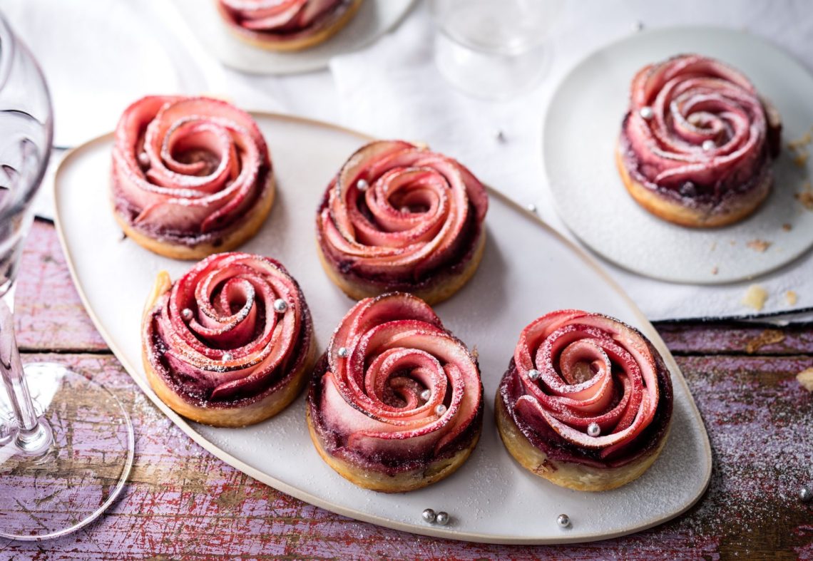 Pétales de pommes en feuilleté