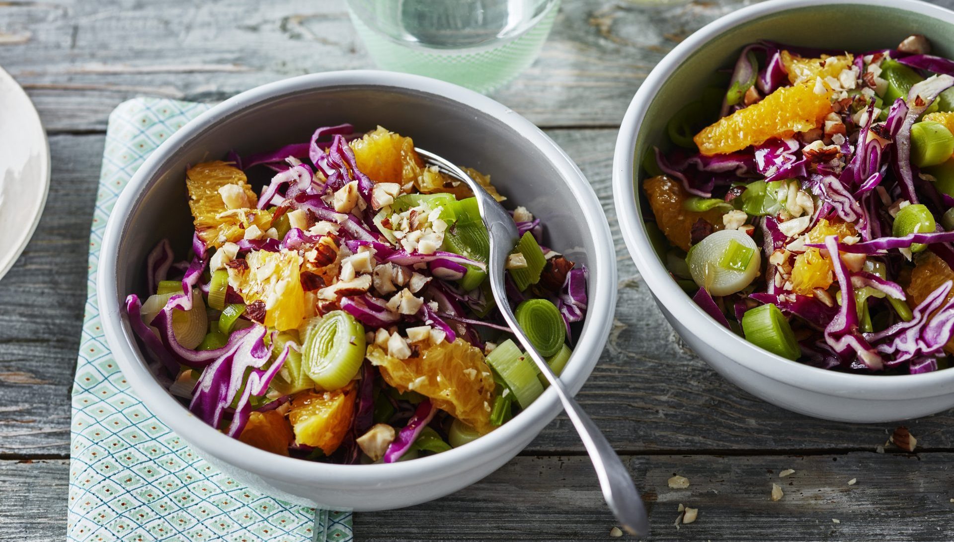 Salade de chou rouge, poireau, orange et noisettes