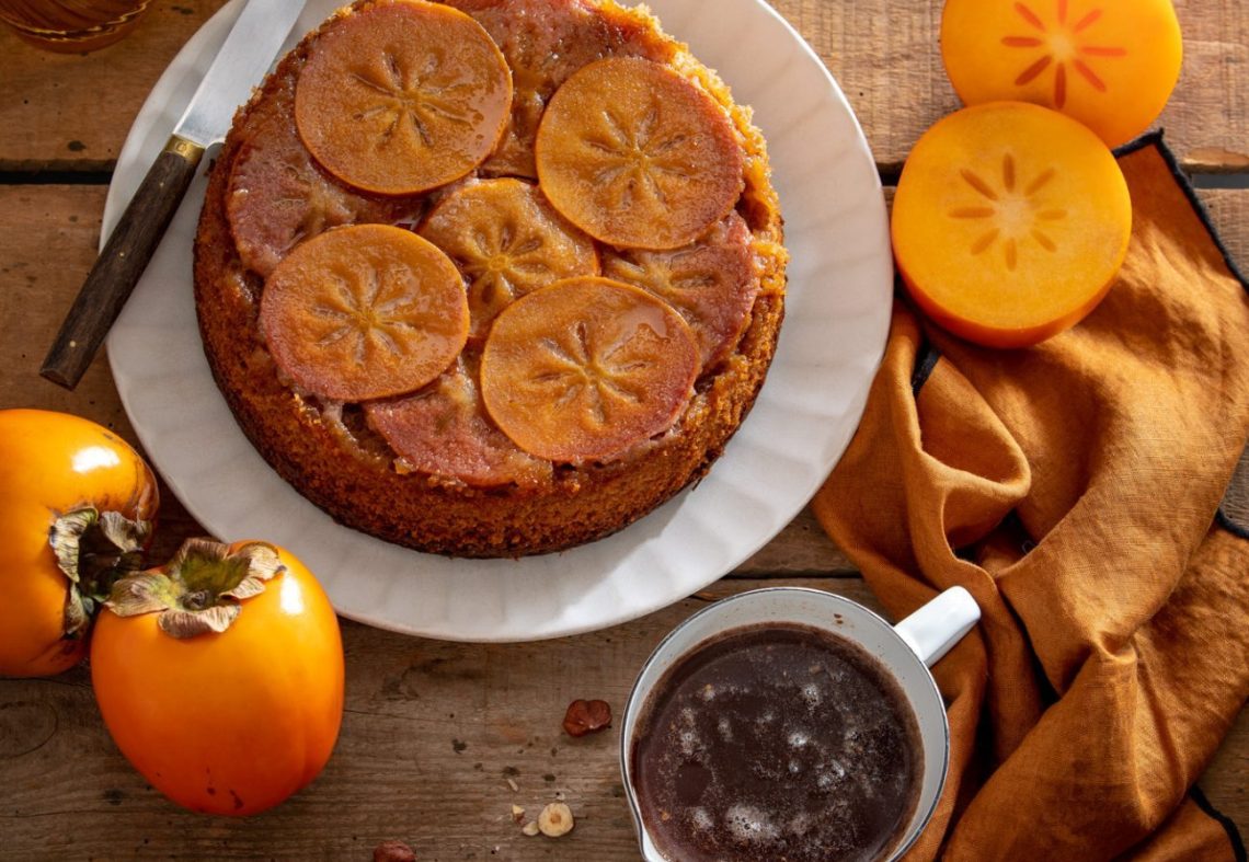 Gâteau upside-Down aux kakis, miel et sirop aux quatre épices