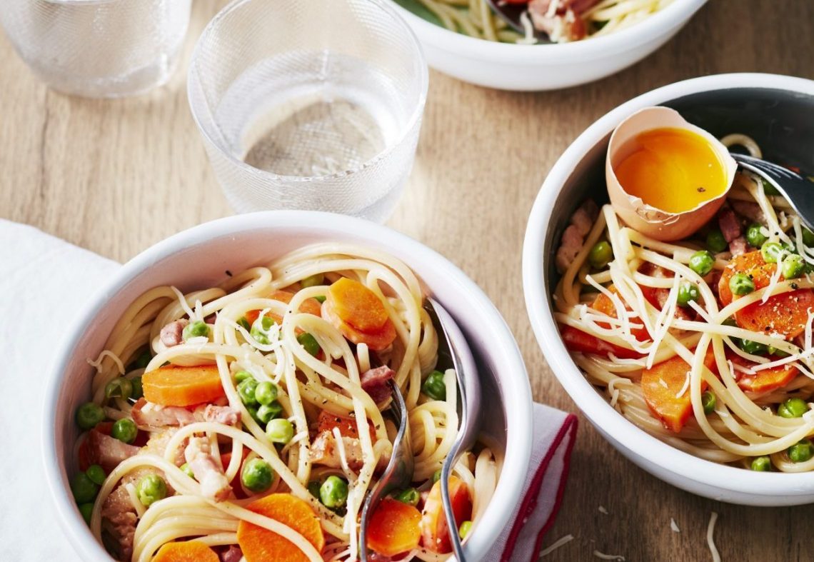 Spaghettis à la carbonara aux petits légumes